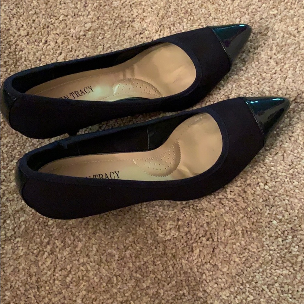 Ellen Tracy Pointed Toe Heels